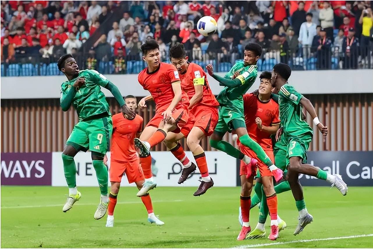 一场备受关注的比赛在亚洲足球界掀起波澜的简单介绍