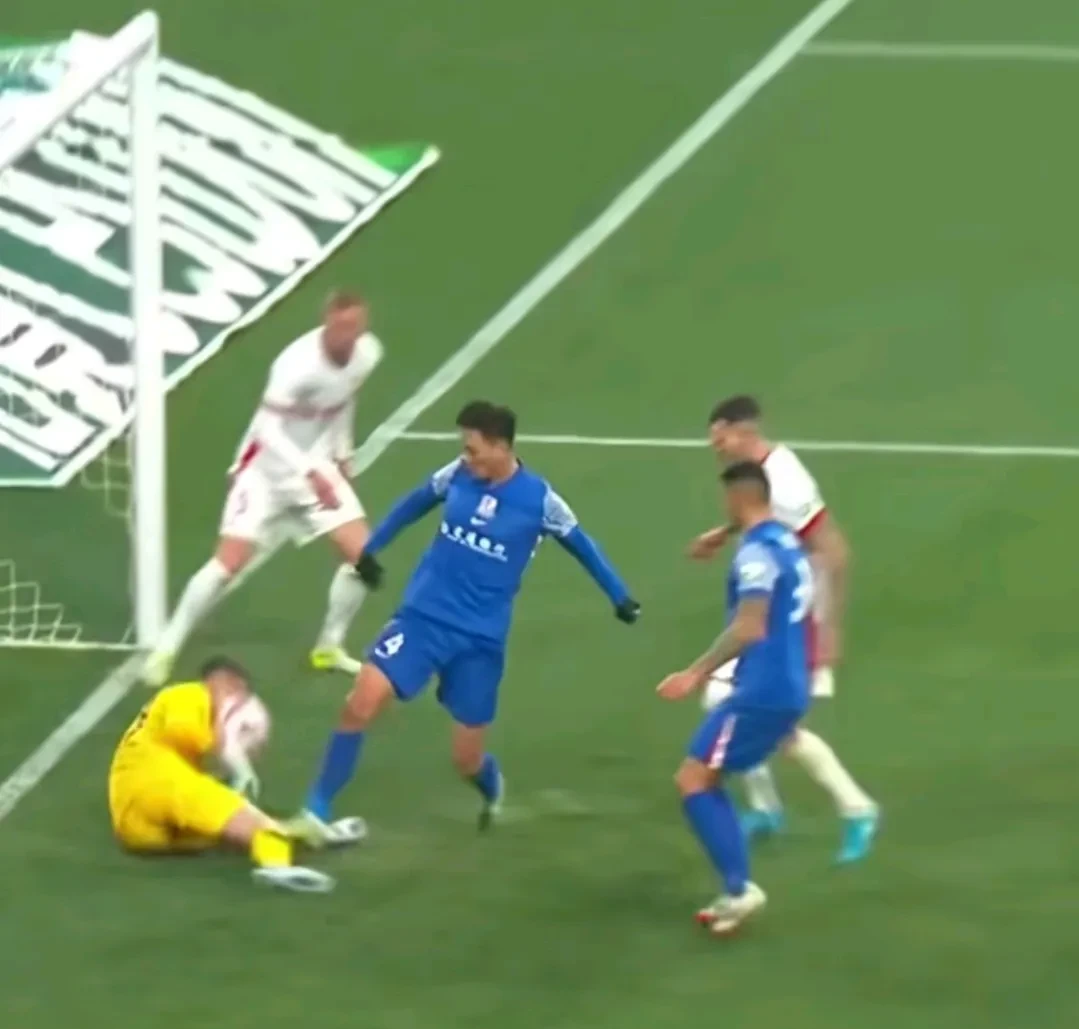 犯规频发！裁判判罚引发争议