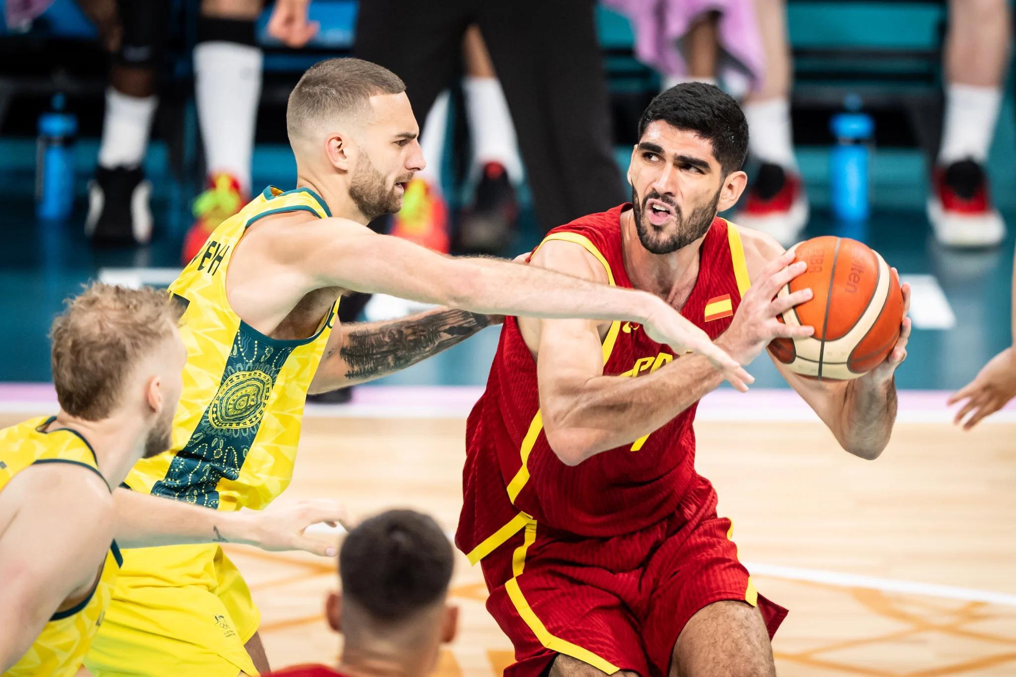 关于西班牙男篮队员团结一心-力挽劣势的信息