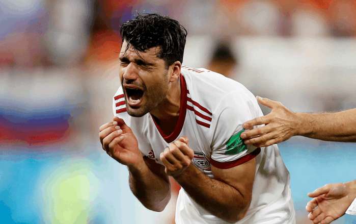 伊朗球队华丽表现，赢取球迷掌声的简单介绍