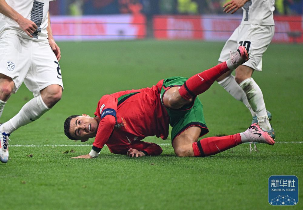 斯洛文尼亚队打进点球晋级下一关