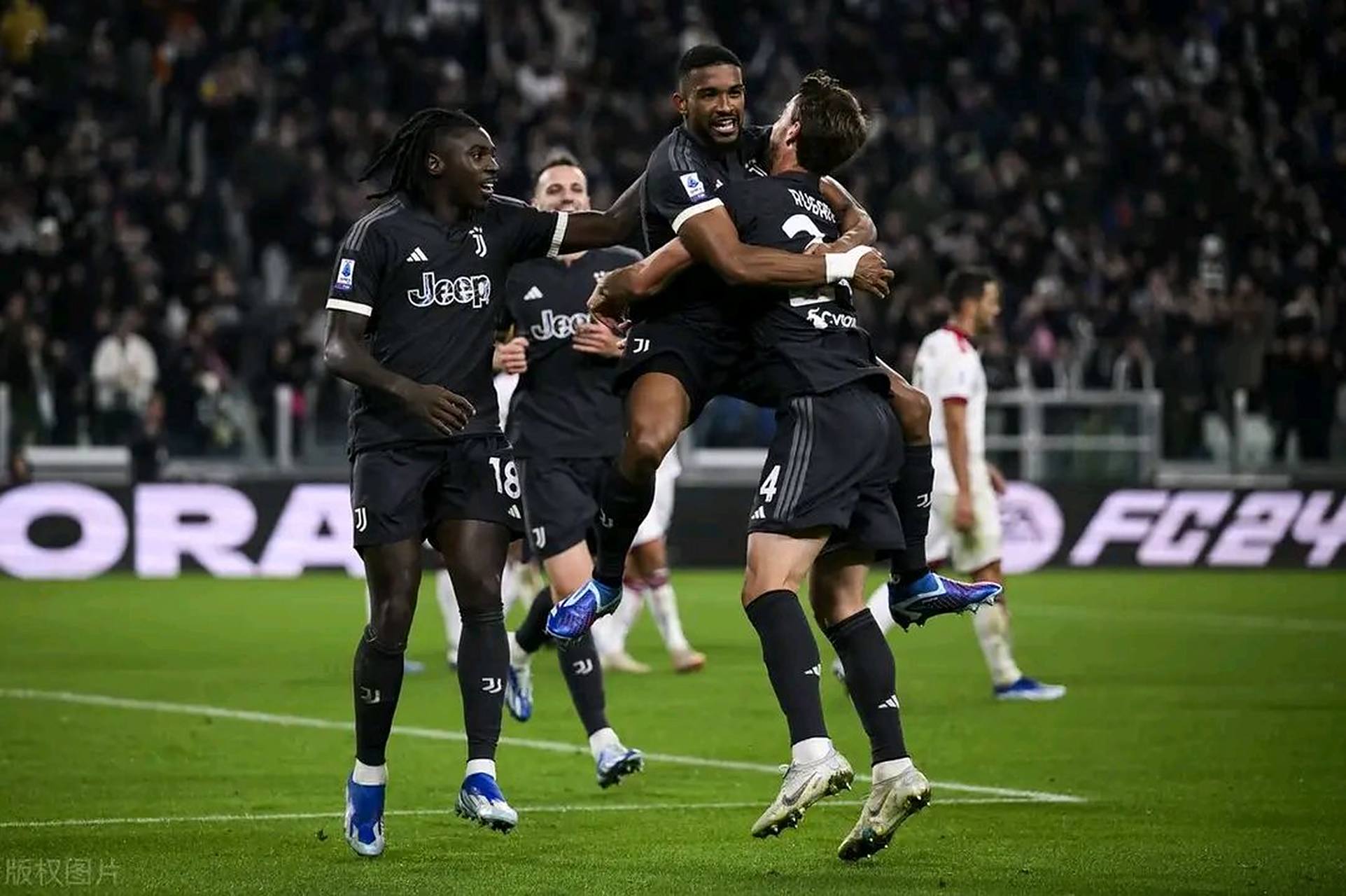 包含尤文图斯客场大胜卡利亚里，保持积分领先的词条