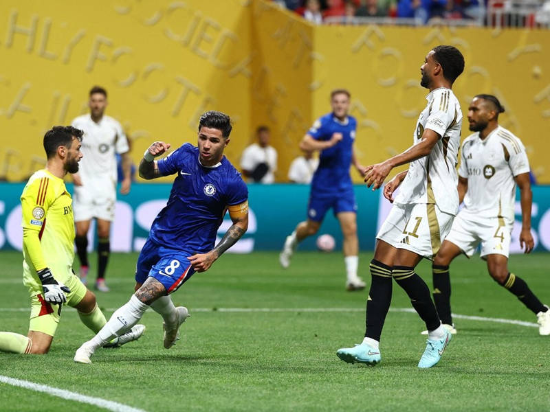 切尔西胜负师出，球迷探讨新任主帅