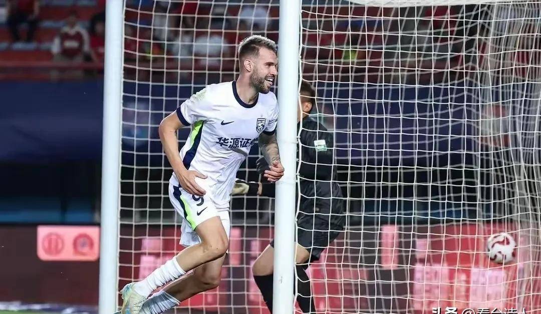 包含球队外援再度换帅，球队战绩跌入低谷的词条