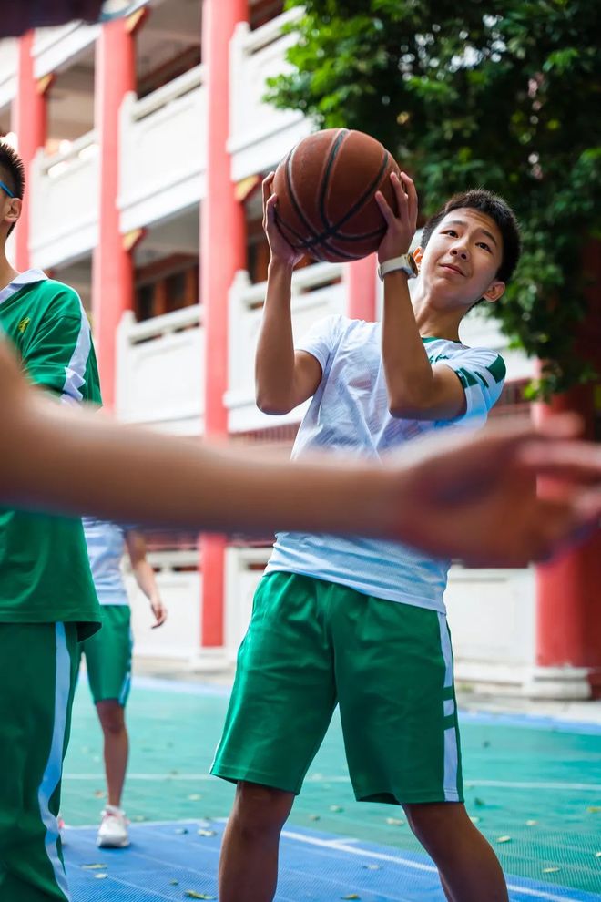 冠军队胜独行单持分创历史一幕