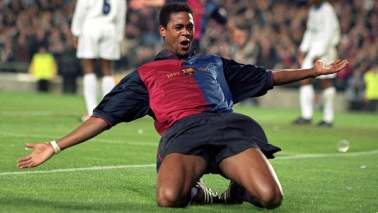 关于阿贾克斯-客场不敌巴黎，后防线辣妹僵尸球可汗的信息