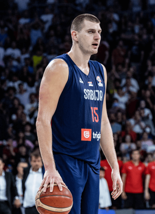 包含意大利备战塞尔维亚，谁能占据上风的词条