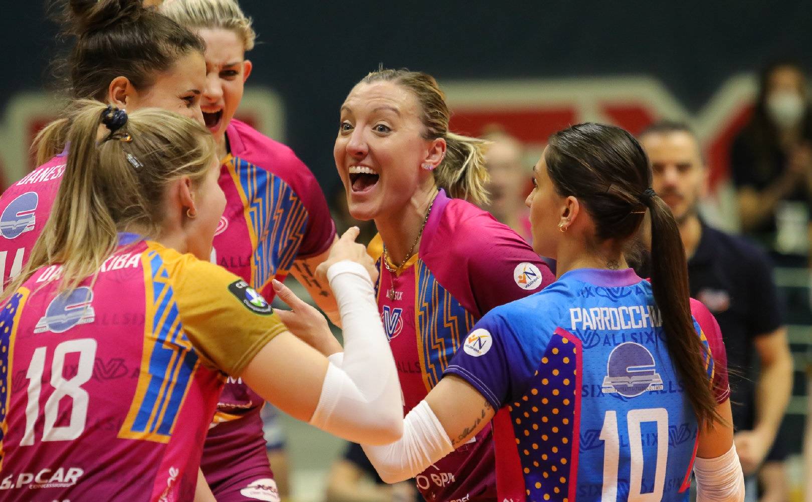 河南华塔队主场横扫，连续发力夺冠