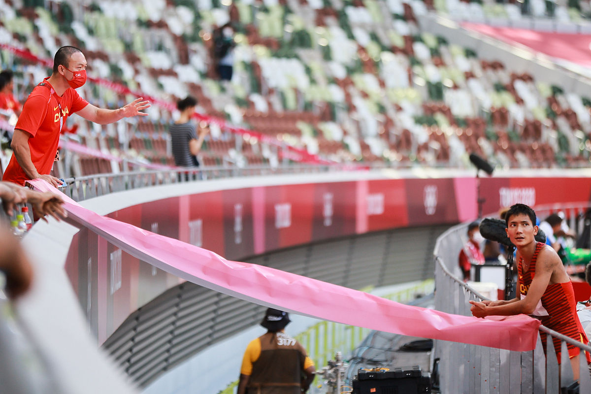 全球选手在全力拼搏的赛场上闪耀光芒的简单介绍