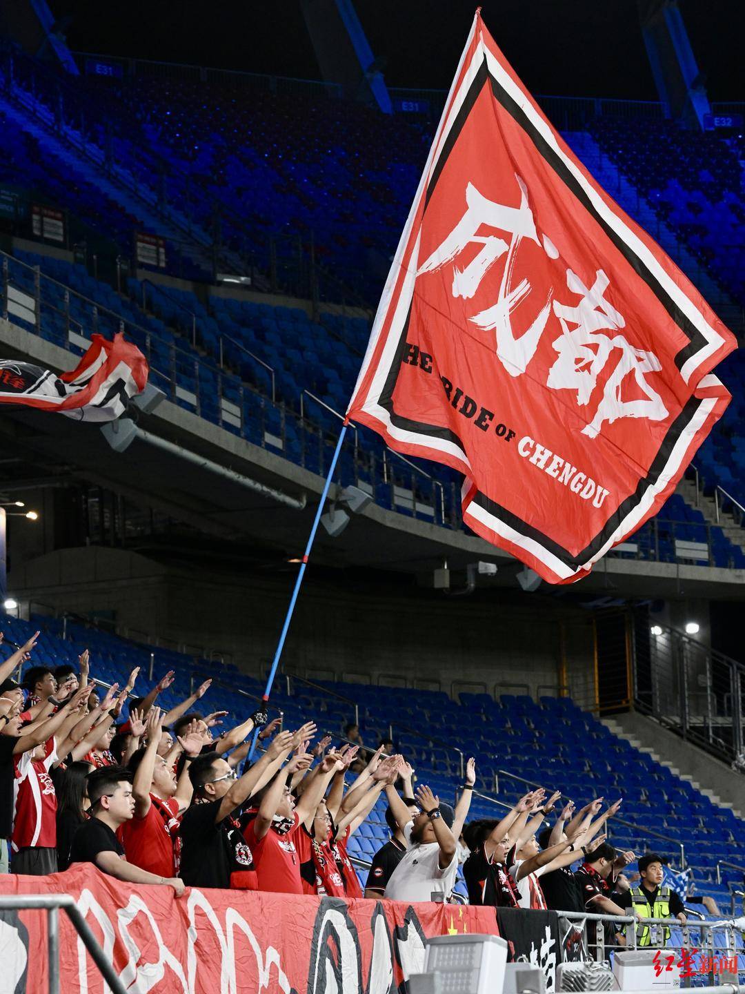 包含HKA绝杀T1，Tarzan完成史诗逆转宿敌对决成都决赛之夜，成为赛场最大亮点的词条