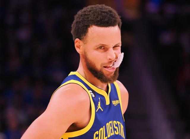 勇士再次负于独行侠，库里表现疲态