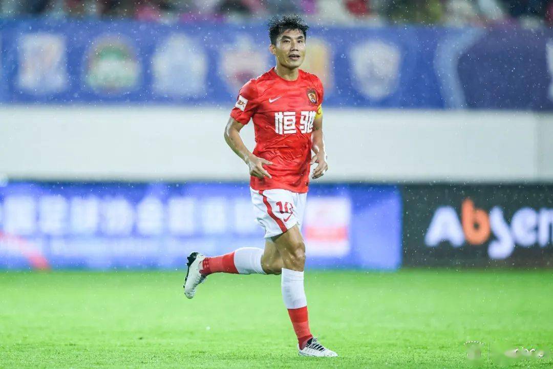 天津男篮横扫深圳队，迎来赛季首胜