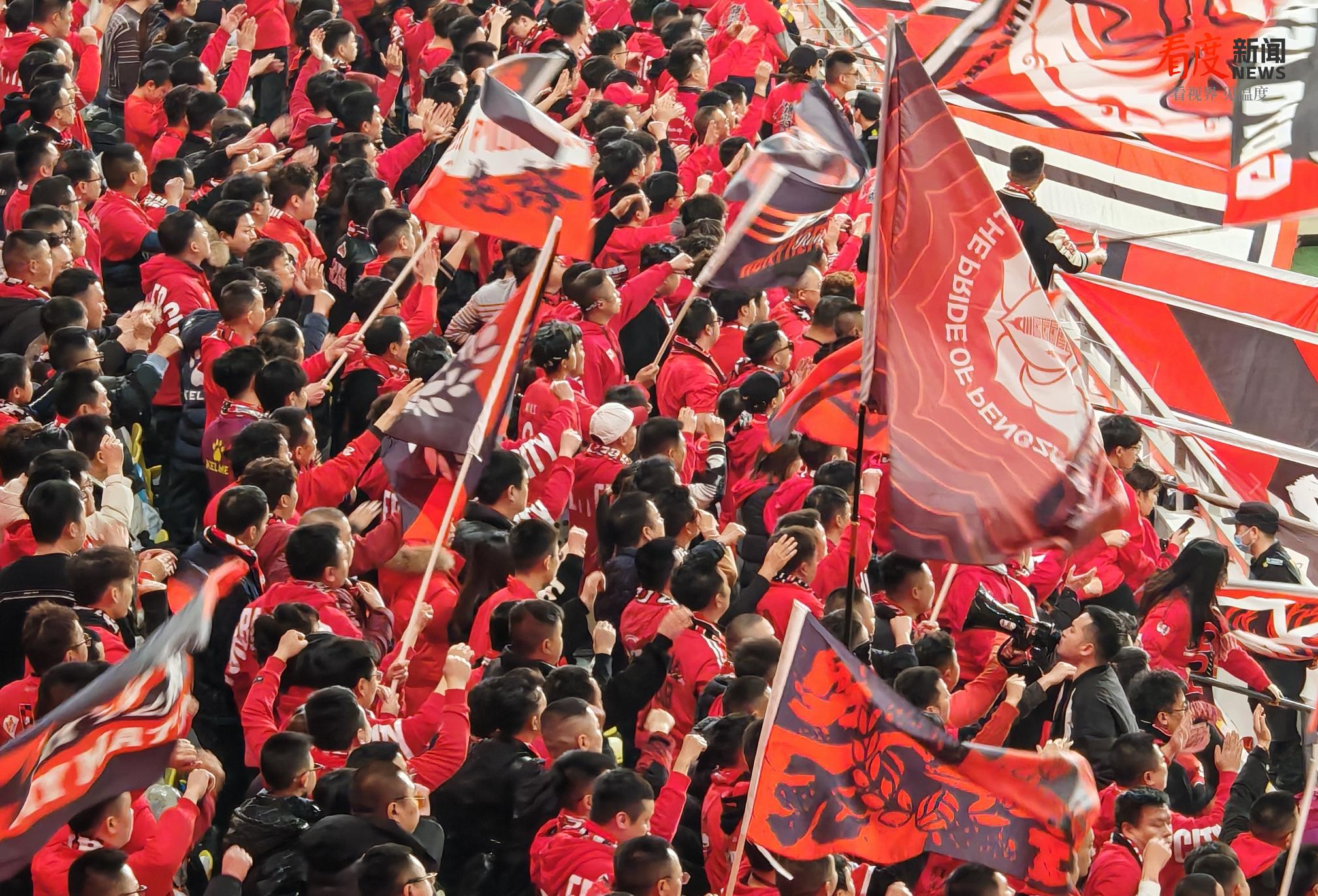 精彩进球为球迷带来豪情激情