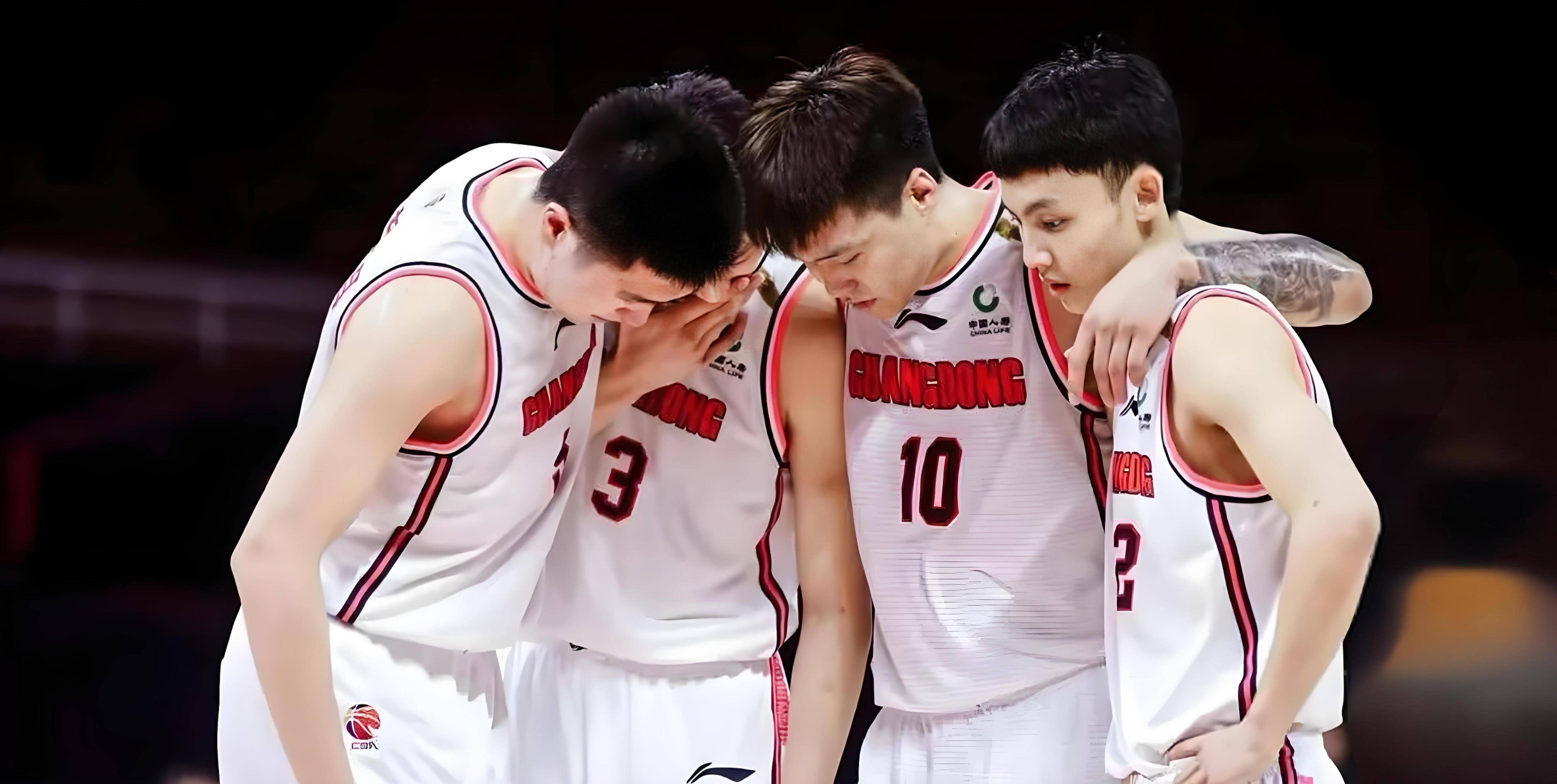 球员表现低迷，球队战绩下滑速度