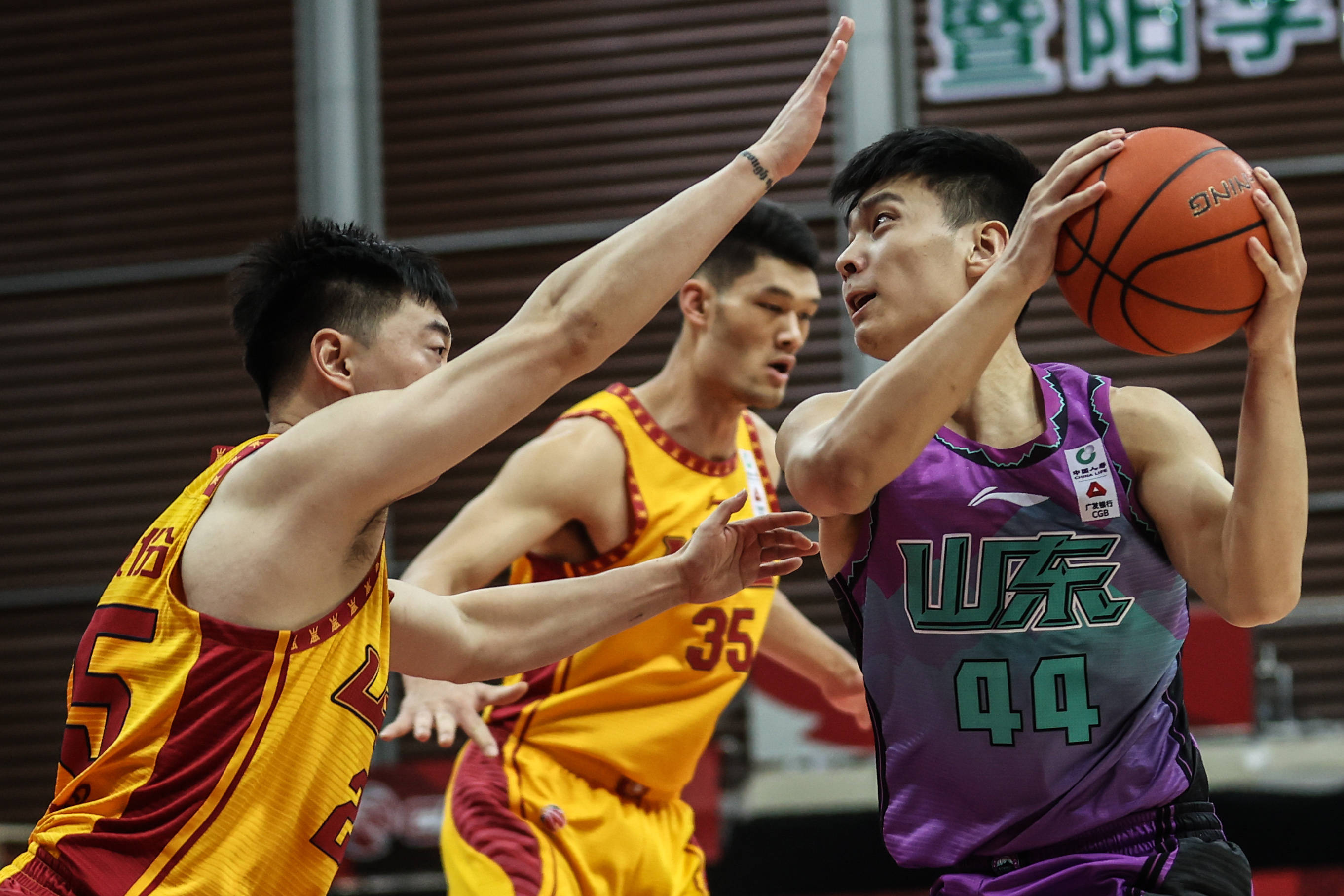 山东男篮大比分获胜，取得连胜