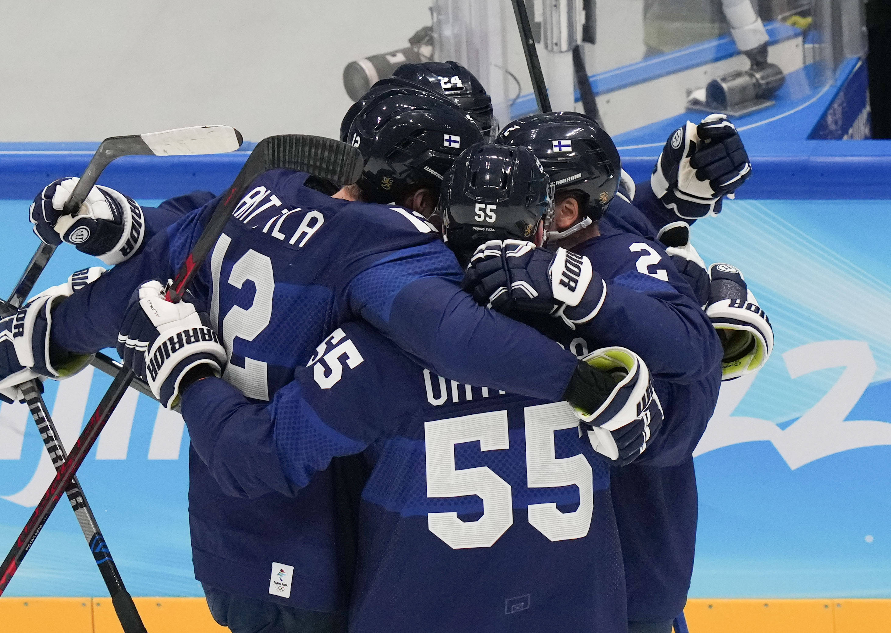 芬兰冰球队力挫对手赢得胜利