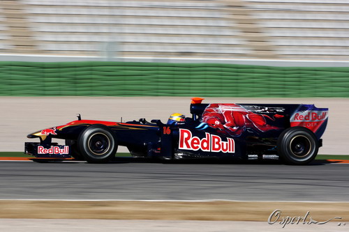 包含红牛二队横扫红牛车队，阿隆索扛起全队的词条