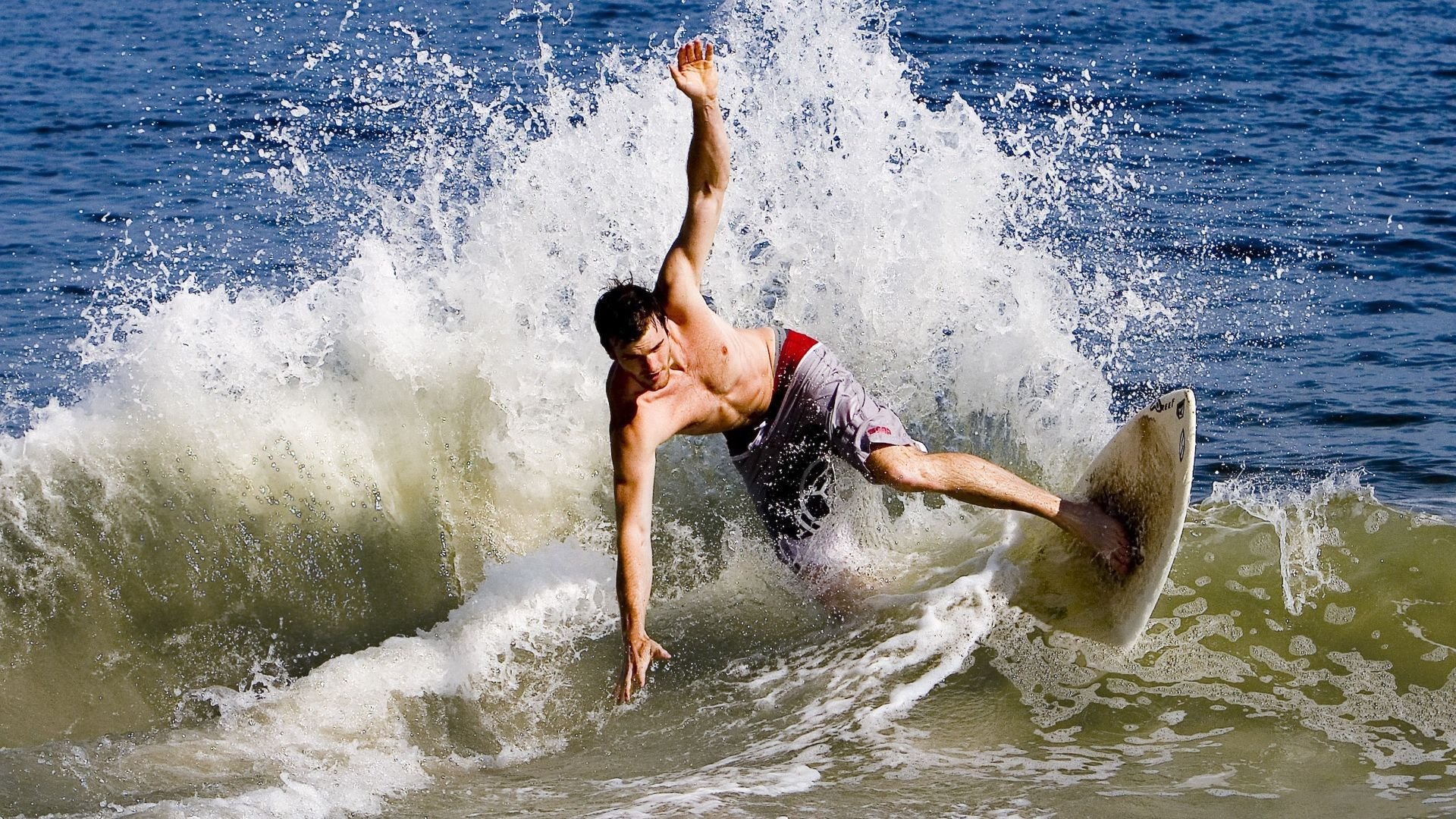 摩纳哥湾的秩序重塑，马丁验证奥卡姆剃刀 诺里斯用数字扩展极限